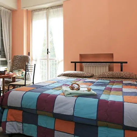 Guest house Room, 200m Subway, Navigli Area, Free Park, 10min Center, No Fee, Shared Bath And Kitchen *