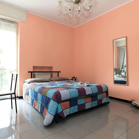 Room, 200m Subway, Navigli Area, Free Park, 10min Center, No Fee, Shared Bath And Kitchen *
