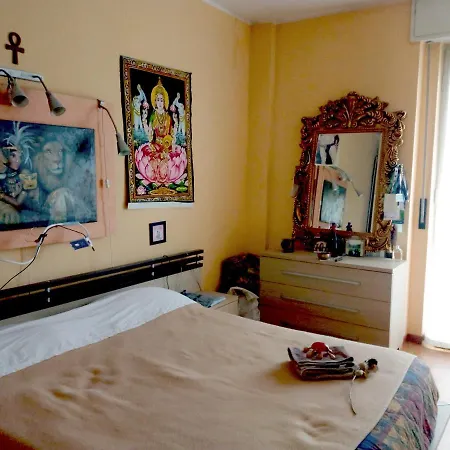 Guest house Room, 200m Subway, Navigli Area, Free Park, 10min Center, No Fee, Shared Bath And Kitchen