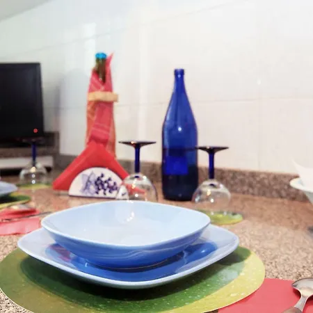 Guest house Room, 200m Subway, Navigli Area, Free Park, 10min Center, No Fee, Shared Bath And Kitchen Milan