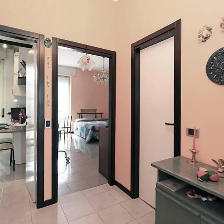 Room, 200m Subway, Navigli Area, Free Park, 10min Center, No Fee, Shared Bath And Kitchen Vendégház *