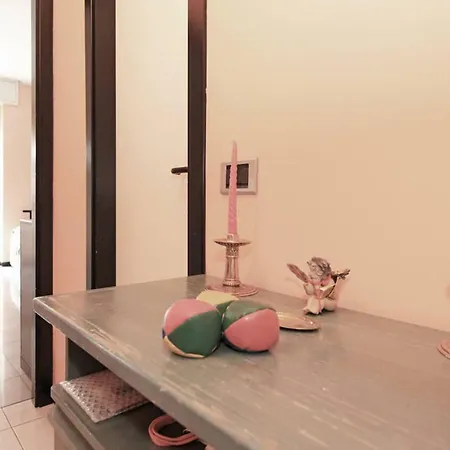 Room, 200m Subway, Navigli Area, Free Park, 10min Center, No Fee, Shared Bath And Kitchen Milan