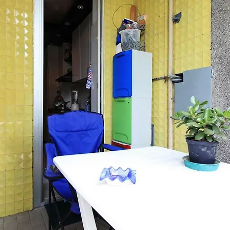 Room, 200m Subway, Navigli Area, Free Park, 10min Center, No Fee, Shared Bath And Kitchen *